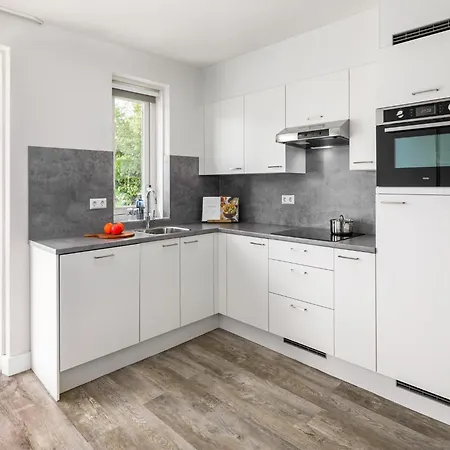 Holiday home Restyled 9 Km From Rockanje Hellevoetsluis